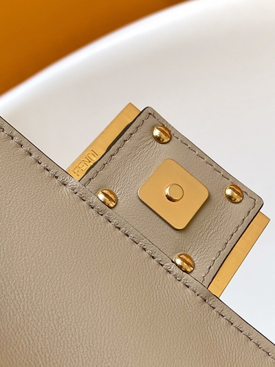 フェンディバッグ着用イメージ